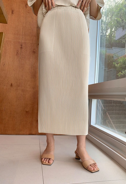 Gourmet Pleats Skirt - Light Beige